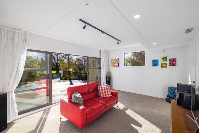 Photo of property in 237 Fifield Terrace, Opawa, Christchurch, 8023