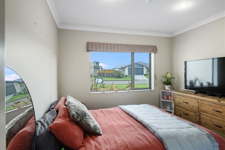Photo of property in 26 Okarito Avenue, Levin, 5510