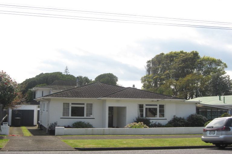 Photo of property in 74 Fulford Street, New Plymouth, 4310