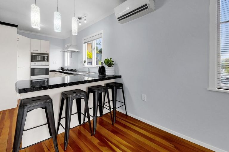 Photo of property in 16 Kenmore Street, Westown, New Plymouth, 4310