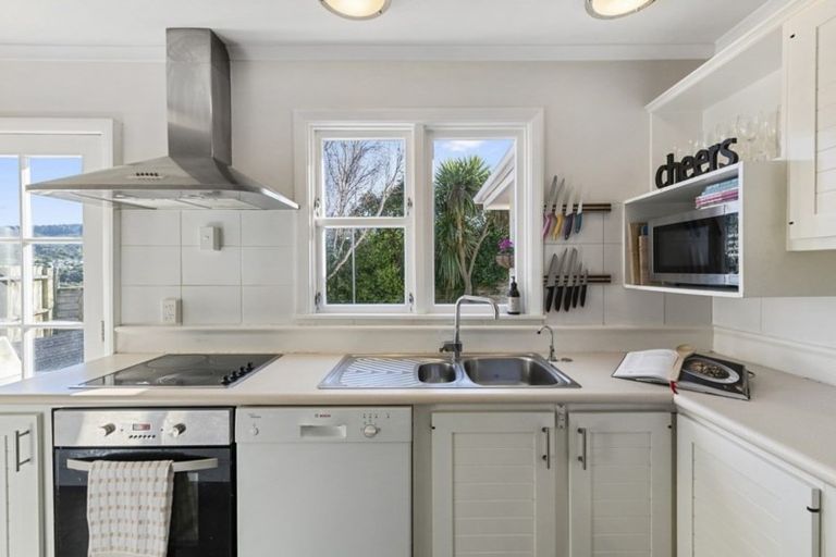 Photo of property in 8 South Street, Tawa, Wellington, 5028