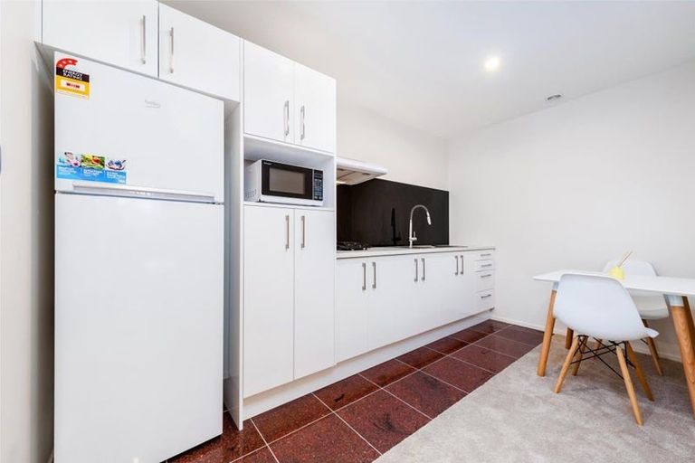 Photo of property in 21 Midhurst Avenue, Henderson, Auckland, 0612