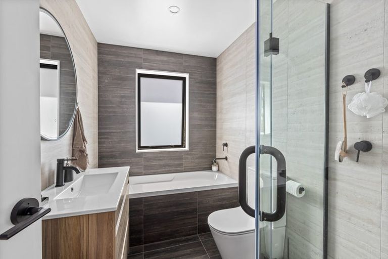 Photo of property in 27d Taipari Road, Te Atatu Peninsula, Auckland, 0610