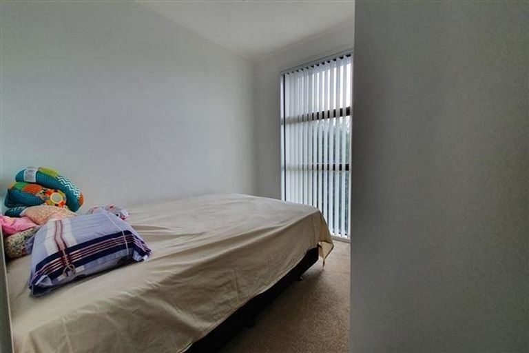 Photo of property in 12 Cherub Place, West Harbour, Auckland, 0618