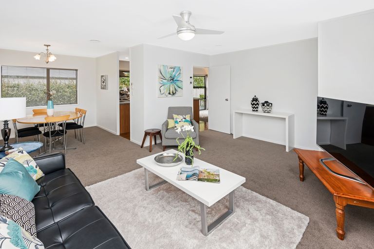 Photo of property in 25 Gosford Drive, Botany Downs, Auckland, 2010