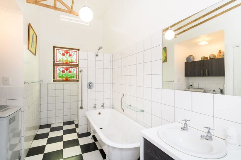 Photo of property in 124 Cook Street, West End, Palmerston North, 4410