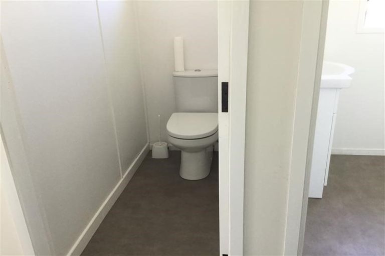 Photo of property in 4 Harbour Street, Moturoa, New Plymouth, 4310