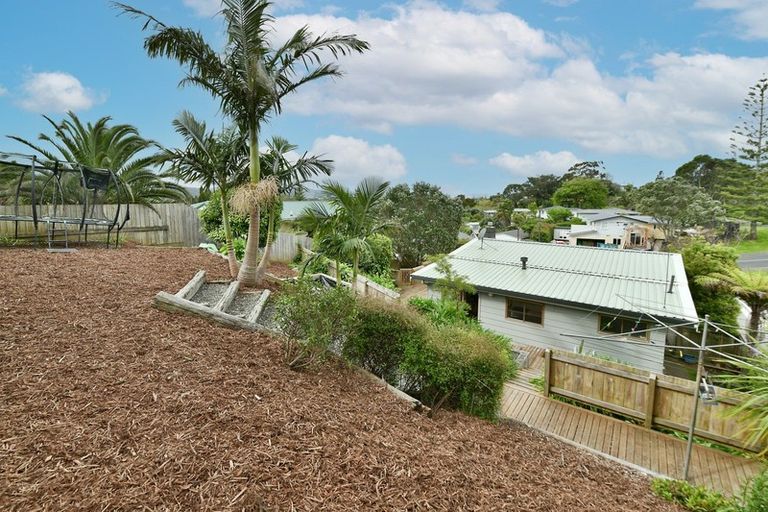 Photo of property in 6 Maori Hut Road, Red Beach, 0932