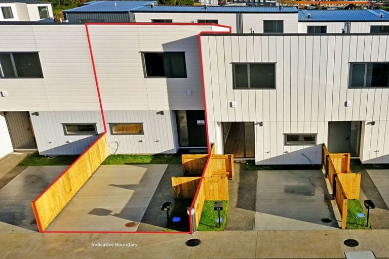 Photo of property in 15 Clay Works Lane, New Lynn, 0600