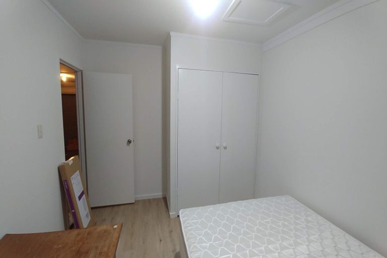 Photo of property in 2/325 Glenfield Road, Glenfield, Auckland, 0629