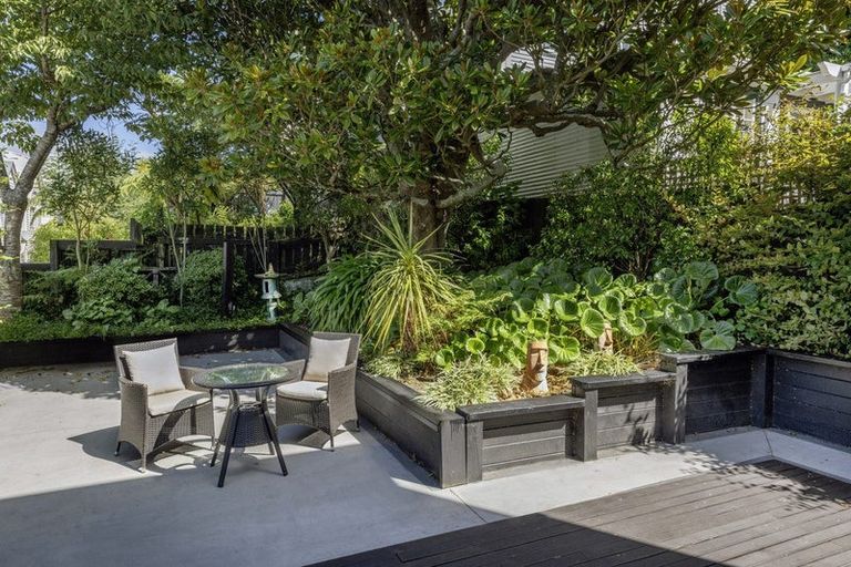 Photo of property in 15 Park Street, Thorndon, Wellington, 6011