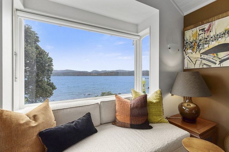Photo of property in 385 Karaka Bay Road, Karaka Bays, Wellington, 6022