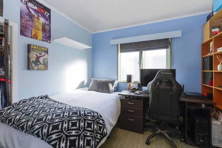 Photo of property in 6 Marlene Avenue, Te Atatu South, Auckland, 0610