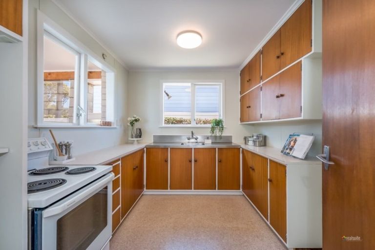 Photo of property in 16 Whites Line West, Woburn, Lower Hutt, 5010