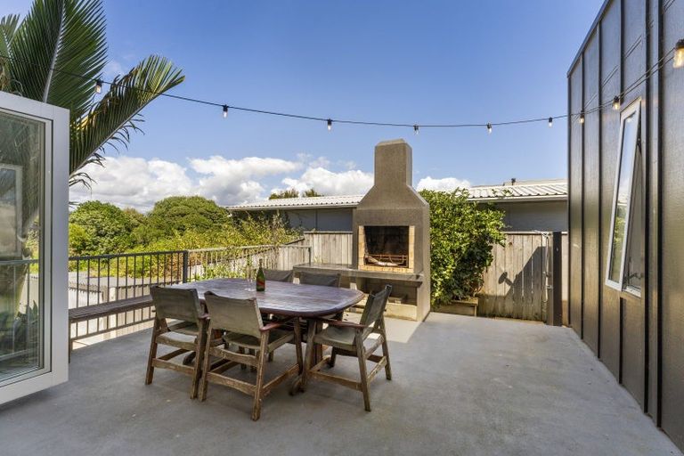 Photo of property in 2 Kowhai Street, Otaki Beach, Otaki, 5512