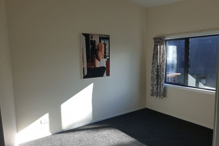 Photo of property in 20 De Val Drive, Titirangi, Auckland, 0604