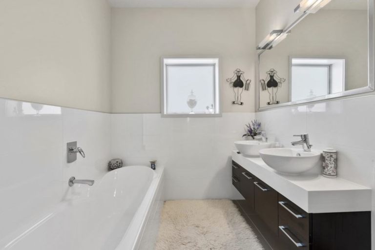 Photo of property in 7 Kensington Drive, Orewa, 0931