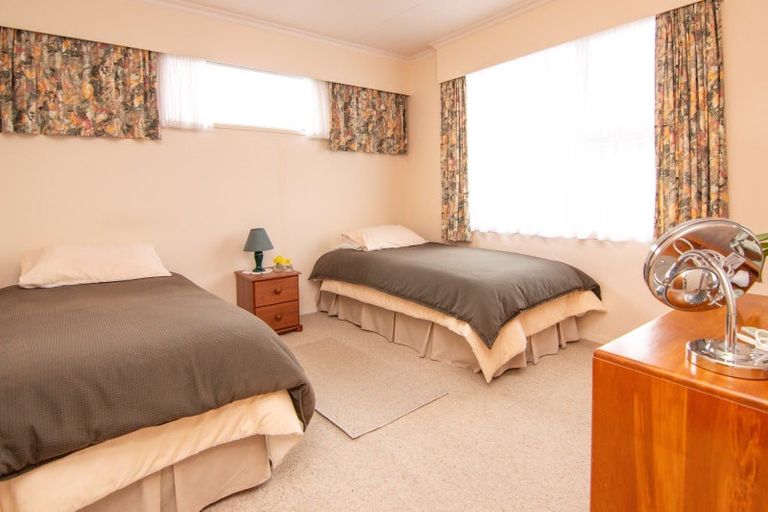 Photo of property in 27 Raglan Avenue, Cloverlea, Palmerston North, 4412