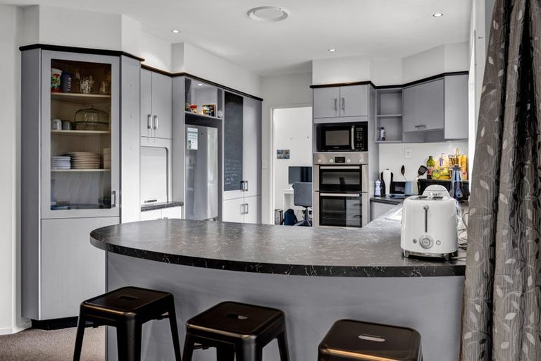 Photo of property in 3 Beech Place, Hawera, 4610