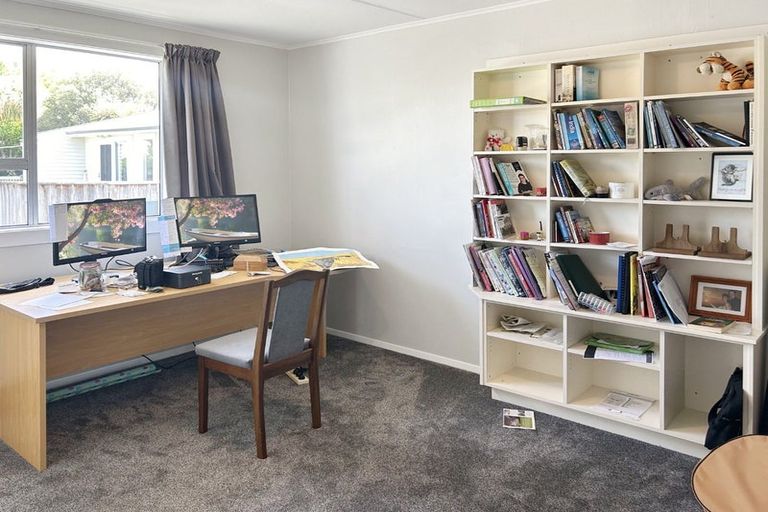 Photo of property in 13 Augustus Street, Carterton, 5713