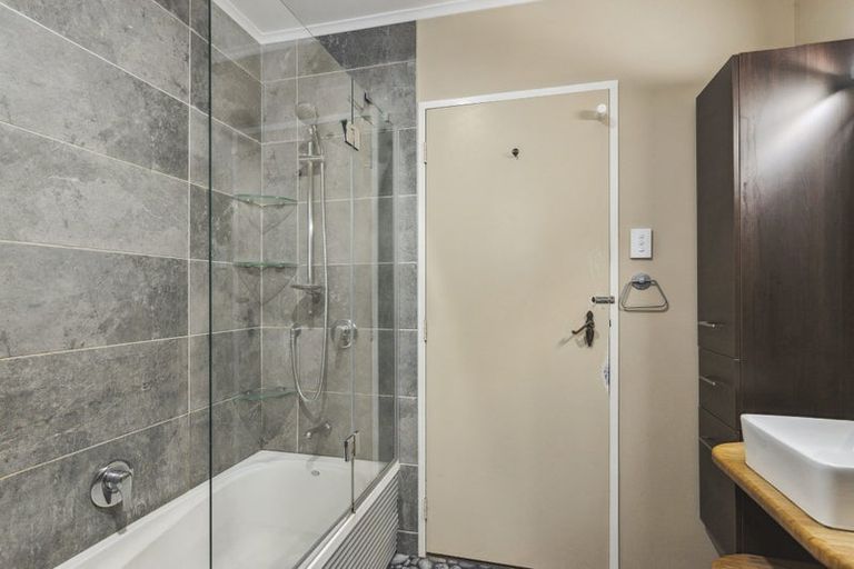 Photo of property in 37 Kapanui Road, Waikanae, 5036