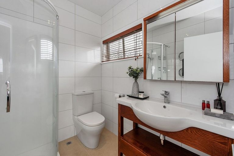 Photo of property in 30 Lake Crescent, Hamilton Lake, Hamilton, 3204