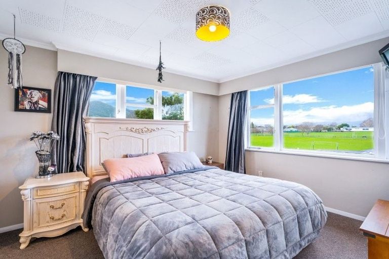 Photo of property in 10 Whitley Avenue, Ebdentown, Upper Hutt, 5018