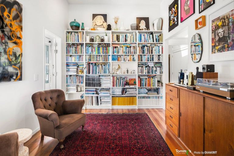 Photo of property in 42 Lohia Street, Khandallah, Wellington, 6035