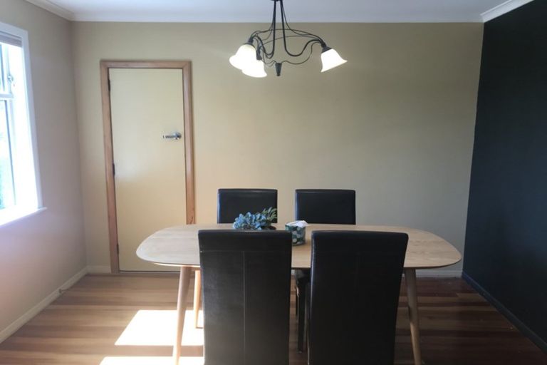 Photo of property in 60 Taylor Terrace, Tawa, Wellington, 5028