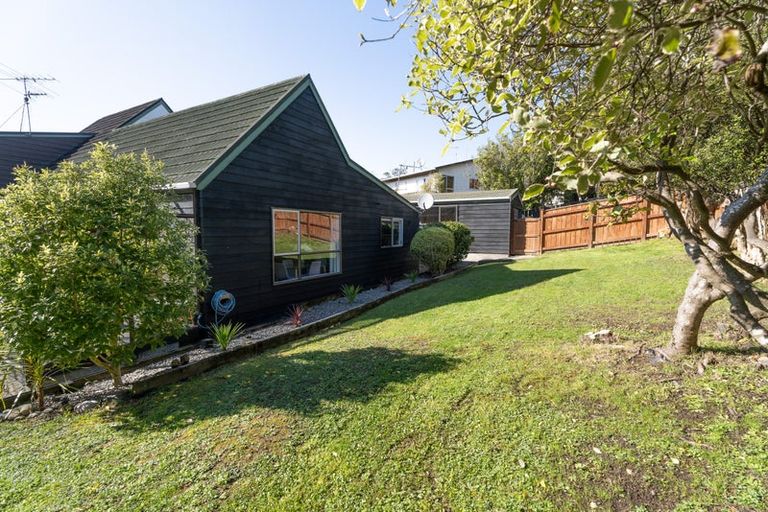 Photo of property in 2 Makatote Grove, Churton Park, Wellington, 6037