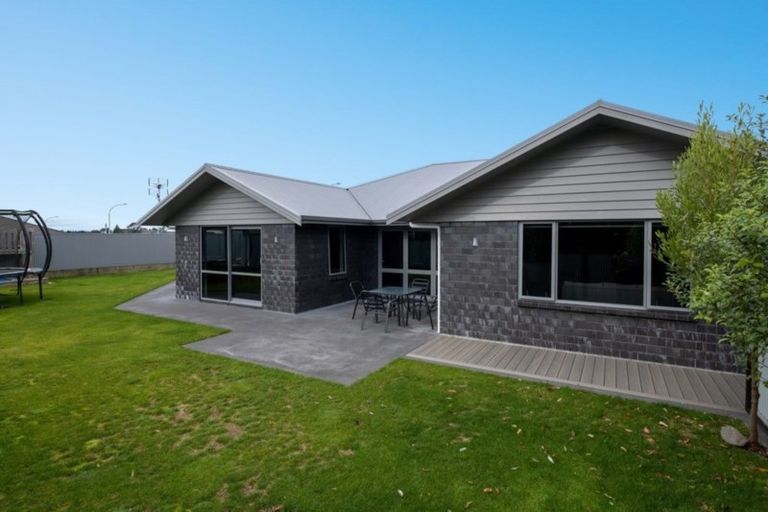 Photo of property in 8 Cordelia Street, Stratford, 4332