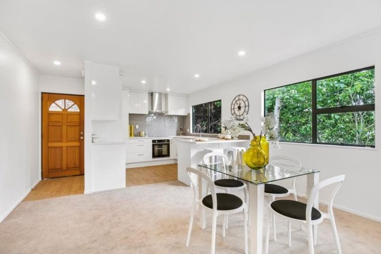 Photo of property in 2/73 Bond Crescent, Forrest Hill, Auckland, 0620