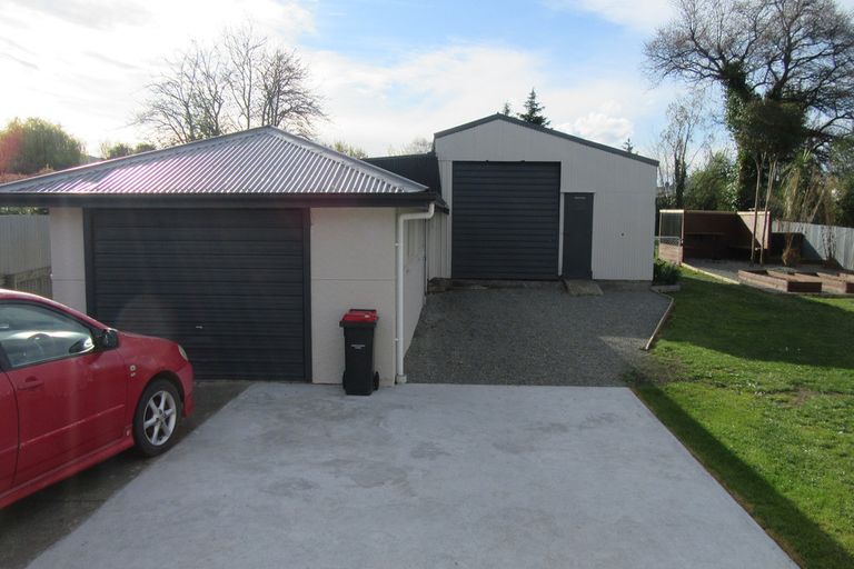 Photo of property in 30 Timaru Road, Waimate, 7924