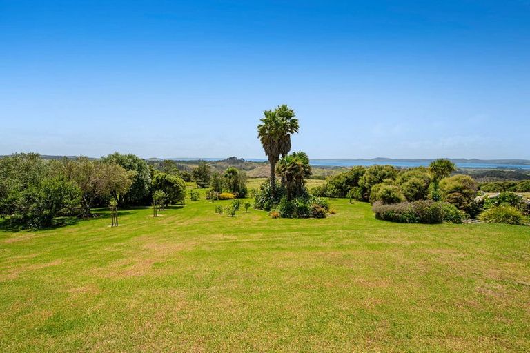 Photo of property in 154 Te Kanae Road, South Head, Helensville, 0874