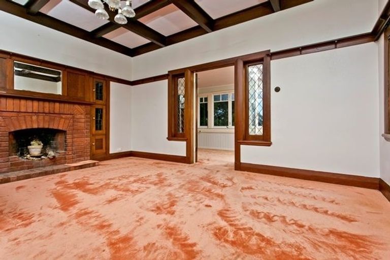 Photo of property in 118 Queen Street, Northcote Point, Auckland, 0627