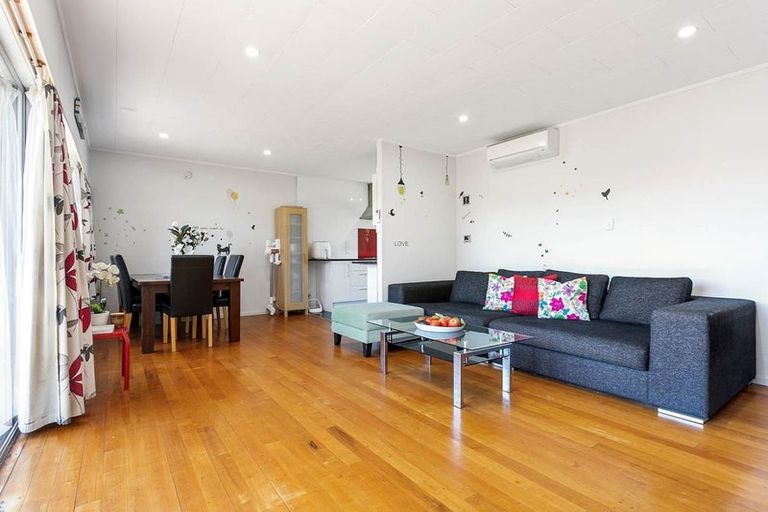 Photo of property in 2/2 Chevis Place, Pakuranga, Auckland, 2010
