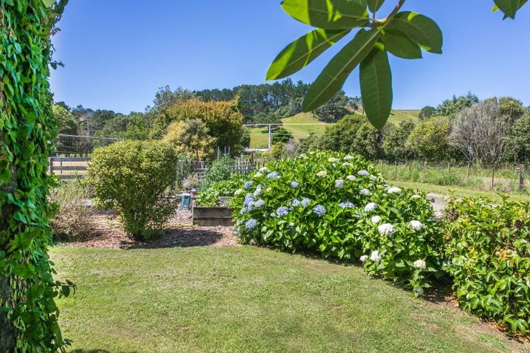Photo of property in 33 Orua Lane, Hot Water Beach, Whitianga, 3591