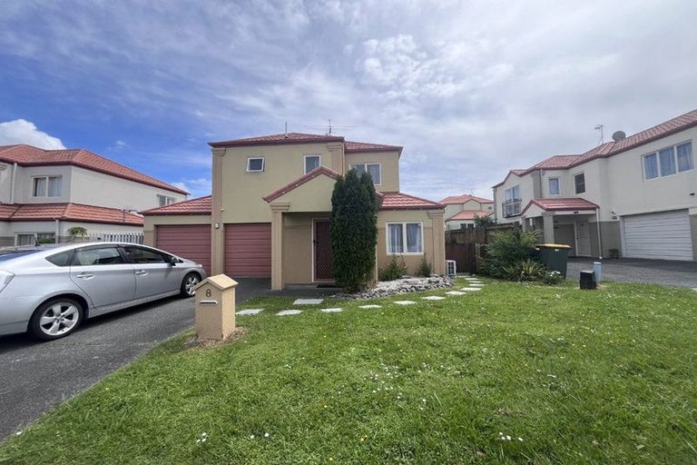 Photo of property in 8 Dainton Place, New Lynn, Auckland, 0600