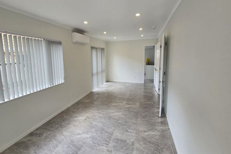 Photo of property in 186 Botany Road, Botany Downs, Auckland, 2010