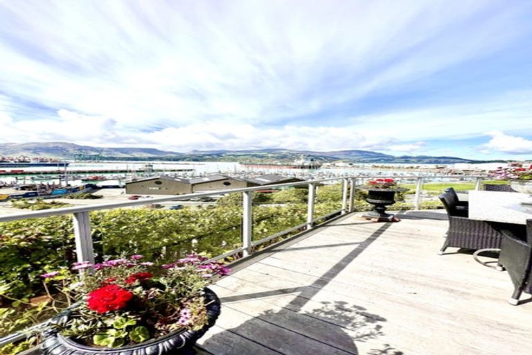 Photo of property in 1 Simeon Quay, Lyttelton, 8082