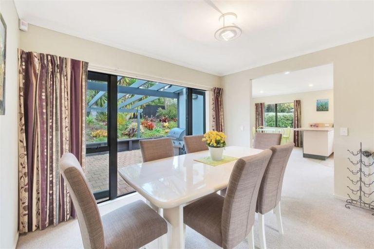 Photo of property in 16 Graven Court, Henderson, Auckland, 0612