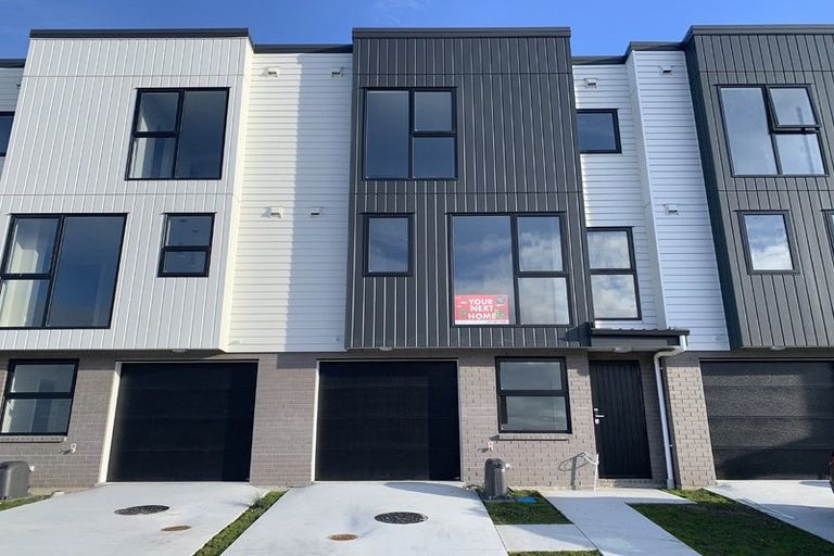 Photo of property in 17 Paina Crescent, Massey, Auckland, 0614