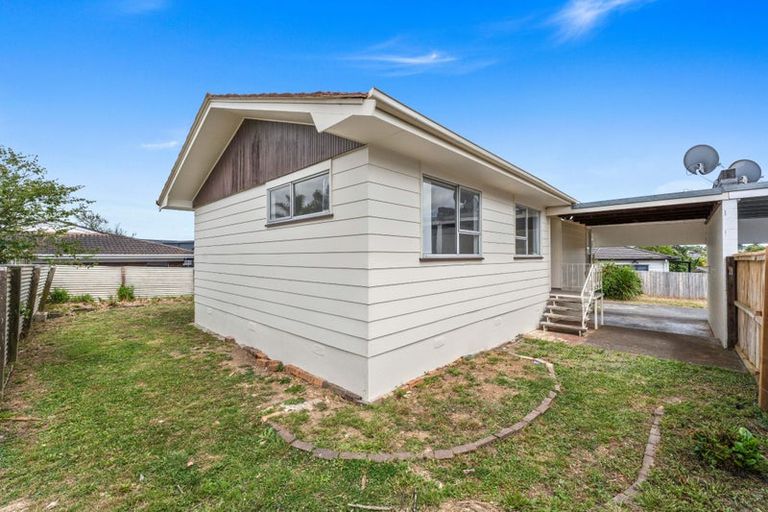 Photo of property in 2/48 Archmillen Avenue, Pakuranga Heights, Auckland, 2010