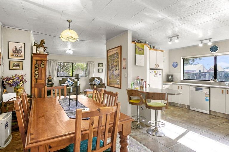 Photo of property in 80 Wairau Road, Oakura, 4314