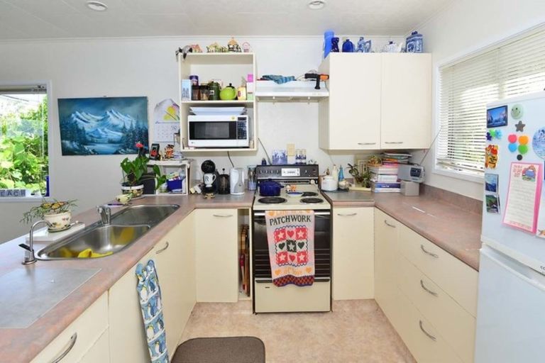 Photo of property in 17 Merehai Place, Snells Beach, 0920