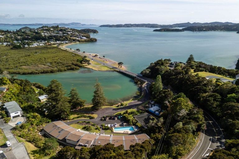 Photo of property in Bridgewater Apartments, 202/7 Te Rangi Cross Road, Paihia, 0200