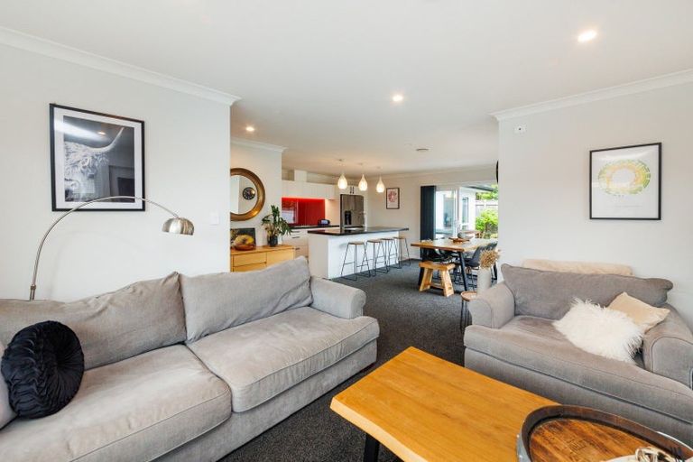 Photo of property in 41 Coutts Way, Fitzherbert, Palmerston North, 4410