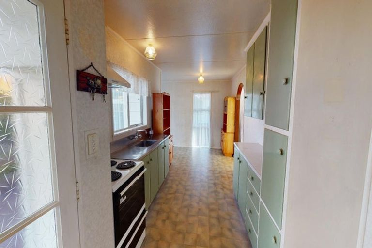 Photo of property in 6 Raglan Avenue, Cloverlea, Palmerston North, 4412