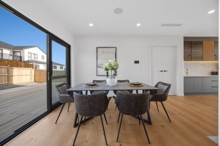 Photo of property in 8 Mill Hill Close, Flat Bush, 2019