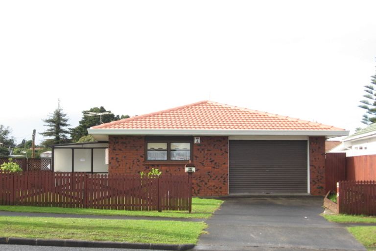 Photo of property in 2/60 Claude Road, Manurewa East, Auckland, 2102